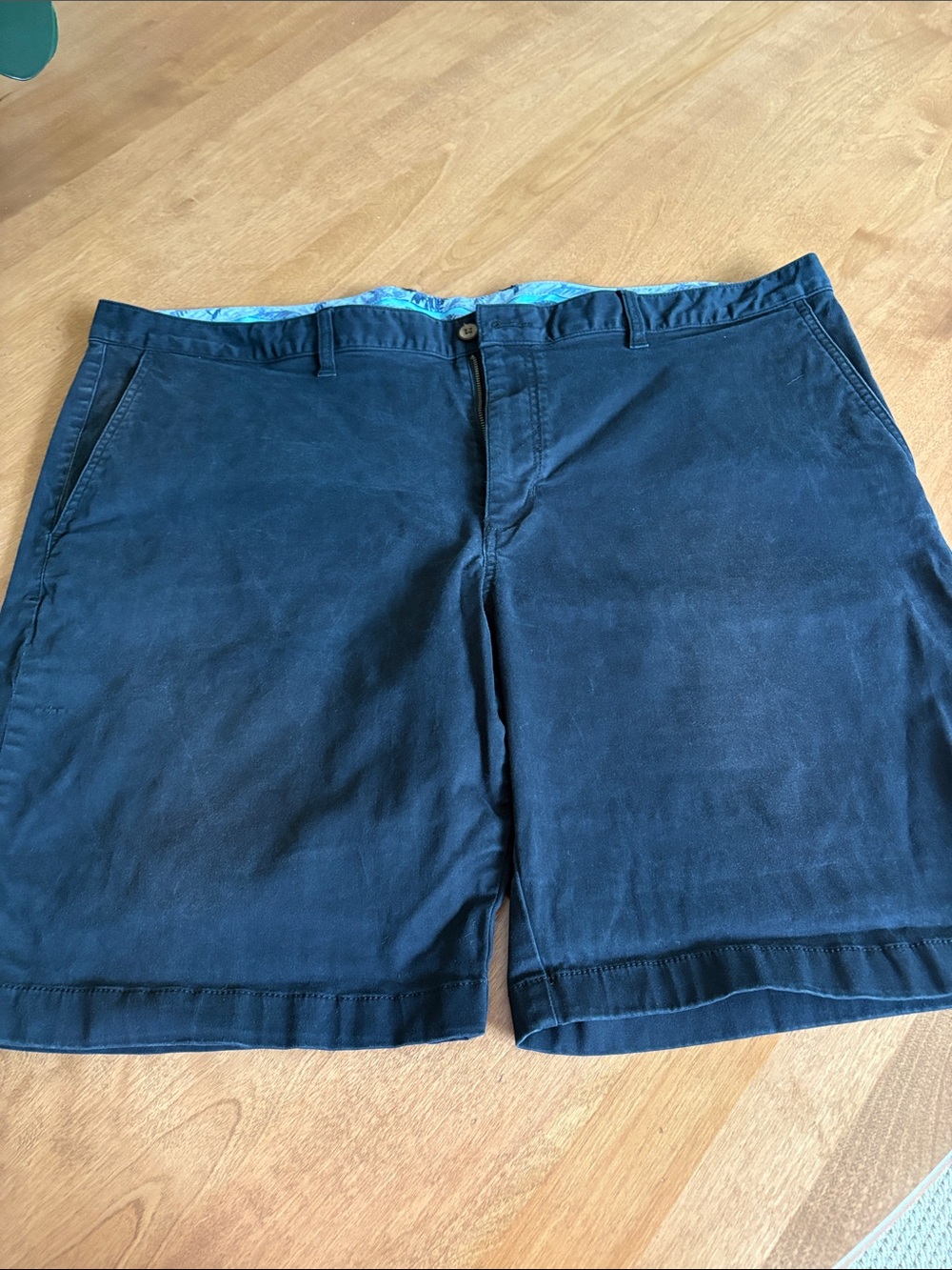 Tommy Bahama Navy Flat Front Shorts Size 44
